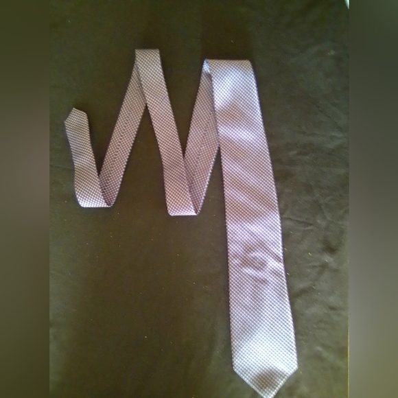 Pronto Uomo Platinum Tie - Picture 3 of 3
